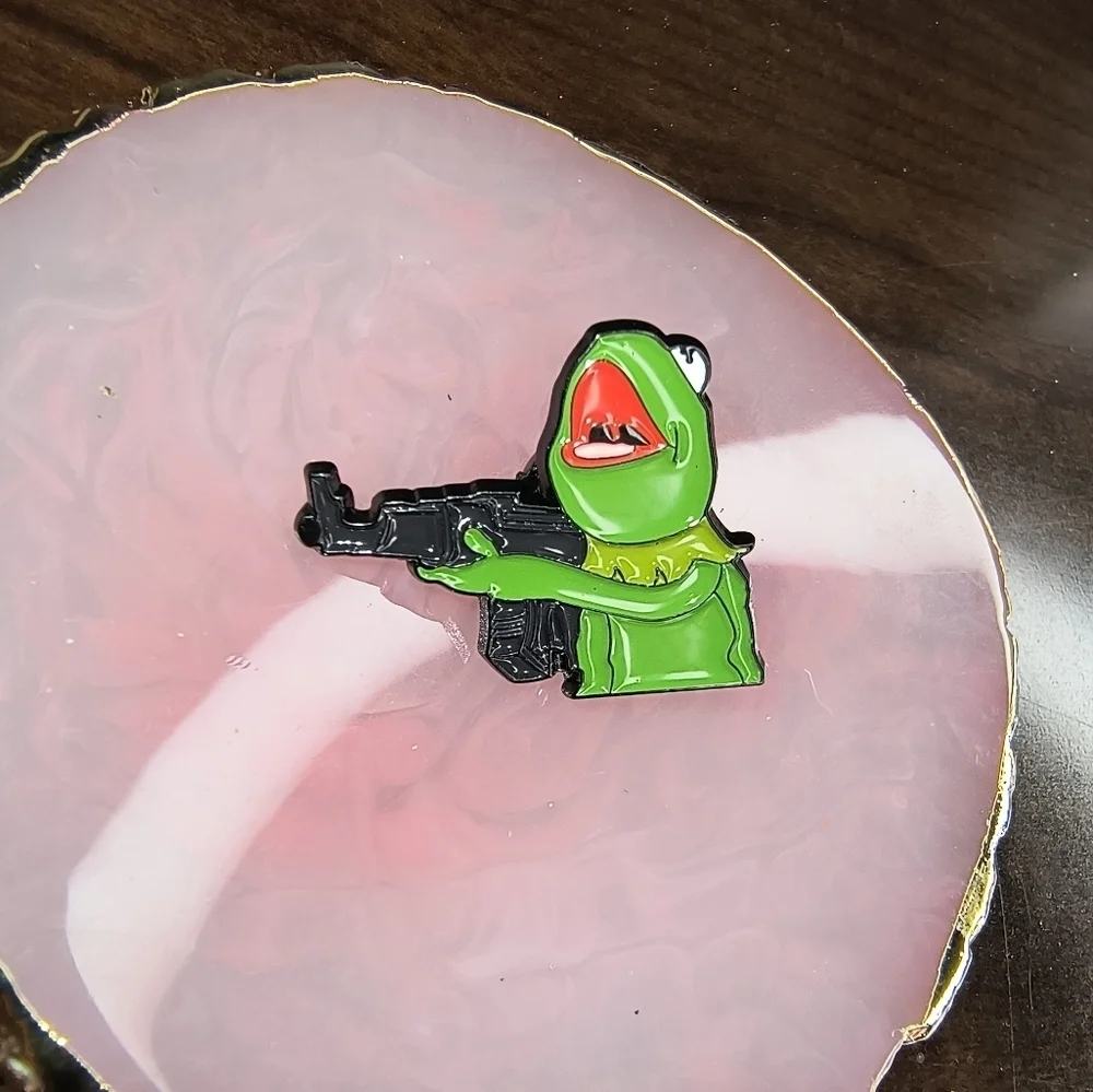 Women’s jewelry green cute Kermit the frog with gun fashion Enamel Pin Funny